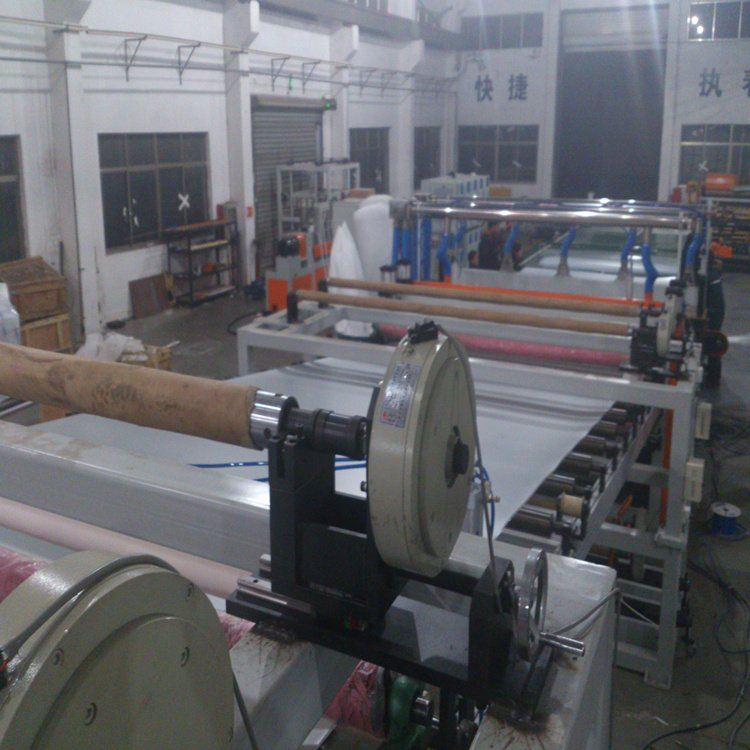 Jüngste Firmenblogs über Lösungen mit hoher Kapazität für extrabreite und dicke PC/PMMA-Blatt-Extrusionsleitungen