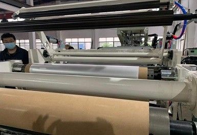 kaufen Vollautomatische Kunststoffplatten-Extrusionslinie mit Kalibrierplatten 4 Gruppen und 0,3-2 mm Dicke für kundenspezifische Farben online manufacture