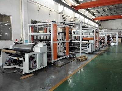 kaufen 1220mm PVC-Blatt-Maschinen-transparente Hartfolie-Verdrängungs-Linie Anlage online manufacture