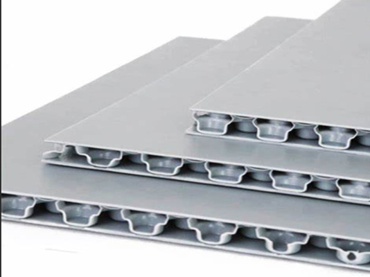 kaufen Mehrwändige/einfache PP-Honeybomb-Platten-Extrusionsleitung für Hochfestigkeits-Umlaufboxen online manufacture