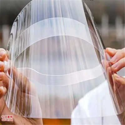 kaufen Automatische Kunststoffplatten-Extrusionslinie mit 0,3-2 mm Dicke und 350 kg/h Kapazität für konstante Leistung online manufacture