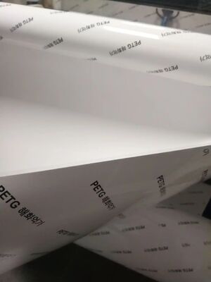 kaufen GAG (PETG-APET-PETG) Dekorationsblatt-Extrusionslinie mit 600 kg/h Leistung und 0,2-2 mm Dicke online manufacture