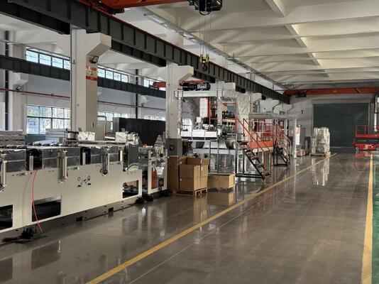 kaufen PETG-Dekorationsblatt-Extrusionslinie mit 600 kg/h Leistung und 0,2-2 mm Dicke online manufacture