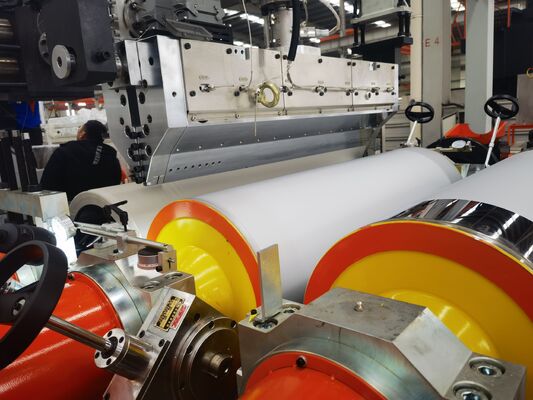 kaufen TPU-Gussfilm-Extrusionslinie mit einer Breite von 1000-2000 mm und einem Schraubextruder für mit Stoff laminierte wasserdichte Folien online manufacture