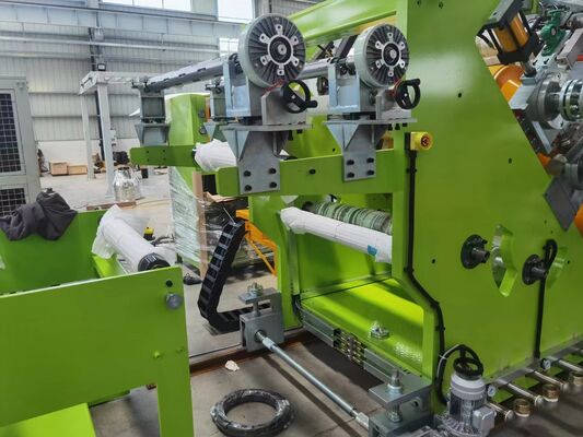 kaufen 4-Schicht-Co-Extrusions-PP-Blisterfolien-Produktionslinie mit 800-1500 mm Breite und 300-700 kg/h Ausstoß Thermoform-Extrusionsmaschine online manufacture
