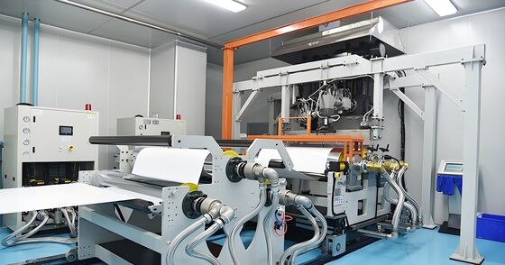 kaufen PETG-Dekorationsblatt-Extrusionslinie mit 600 kg/h Leistung und 0,2-2 mm Dicke für GAG-Drei-Schicht-Struktur online manufacture