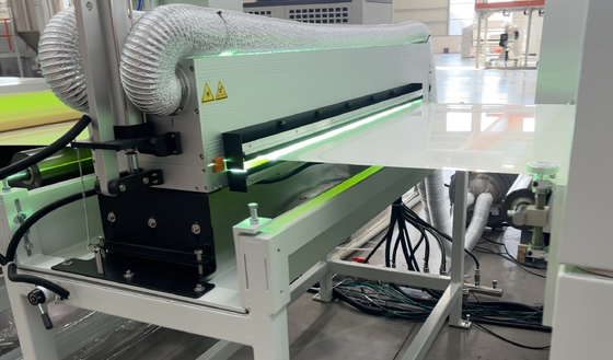 Kaufen PETG-Dekorationsblatt-Extrusionslinie mit 850 kg/h Ausgabekapazität, 4*8ft*1mm Dicke und ABA-Struktur online manufacture